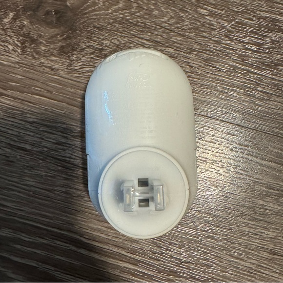 febreeze plug in - Picture 2 of 3